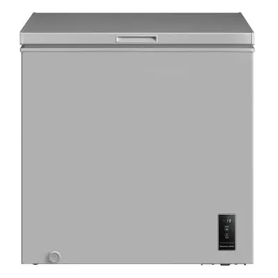 Congelador horizontal color gris con panel digital listo para un diagnóstico técnico de reparación de línea blanca profesional